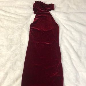 Beautiful velvet body con dress from fashion nova. Size Small only worn once!
